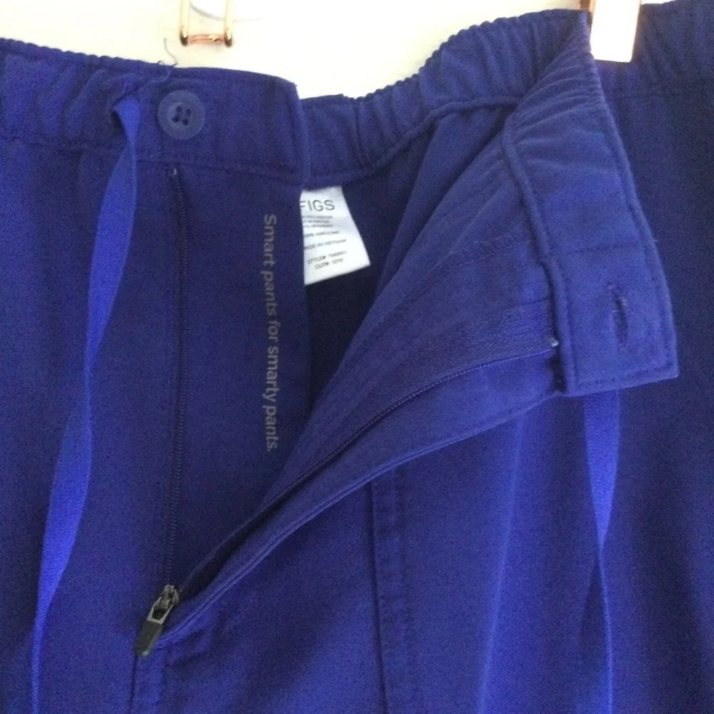 FIGS Men’s Cairo Cargo Scrub Pant Blue Sz Medium